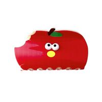 De nieuwe Yak Animal Power Fruit haarclip biedt een luxe uitstraling met een halfgeknoopte achterkant van het hoofd en een haarklem in de vorm van een haai.