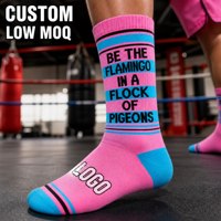 Chaussettes de sport personnalisées à rayures rose et bleu avec slogan flamant rose et LOGO sur le dessus du pied pour la boxe, la randonnée et le fitness