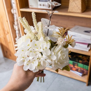 Bouquet de fleurs artificielles CallaFloral, hortensias et roses en tissu tissé plastique, décoration pour la maison et les mariages CF01385 - Product Image 2