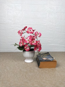 Wangzu <span class=keywords><strong>2022</strong></span> Nuevo Diseño de Arreglo Floral Artificial de Orquídeas con Césped Artificial, Maceta de Cerámica Nórdica, Decoración Moderna para Interiores del Hogar - Product Image 3