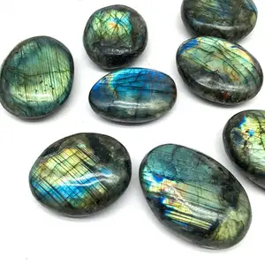 Wholesale Natural polished labradorite palm stone hand made blue flash crystal gemstone for home decoration