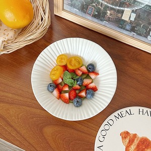 Bol peu profond texturé blanc de style coréen, inspiré d'Instagram, idéal pour la maison comme récipient à dessert, à collation ou à gâteau. - Product Image 1