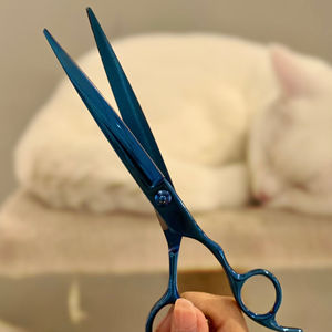 Ciseaux de toilettage pour animaux de compagnie professionnels de 7 pouces, forme droite, lame en acier inoxydable japonais, poignée décalée, pour droitiers, pour le soin des chiens et des chats - Product Image 2