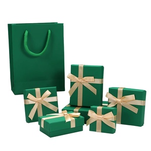 Boîte à bijoux en papier vert unique avec nœud et sac en papier pour femme, pour collier, bague, broche, avec insert en velours noir et éponge - Product Image 3