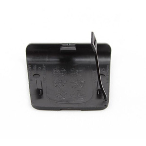 Cubierta de plástico negra para el orificio del cabrestante del neumático de repuesto del parachoques trasero de Ram 1500, 68299112AC - Product Image 2