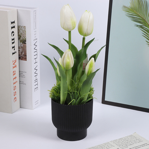 Tulipani Artificiali Alti in Vaso Nero Resistenti ai Raggi UV per Decorazioni Esterne 10x30cm Confezione da 144 Pezzi per Recinzioni e Giardini - Product Image 4
