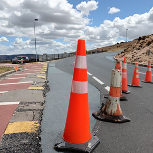 Prezzo diretto della fabbrica PVC/PP/ABS/PE/HDPE buona flessibilità coni stradali con riflettente per barriere stradali - Product Image 3