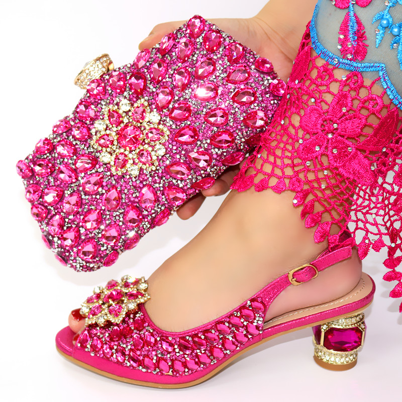 pink matching shoes and bolsas for weddings