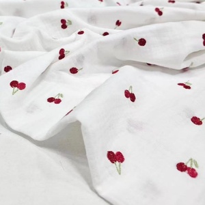 Tissu en mousseline de coton double couche respirant et léger pour couverture d'emmaillotage pour bébé et fabrication de vêtements pour nourrissons - Product Image 1