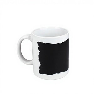 Tasse personnalisable avec image <span class=keywords><strong>et</strong></span> <span class=keywords><strong>texte</strong></span>, à changement de couleur partiel, modèle 7102, avec poignée, pour personnalisation de motifs floraux en relief <span class=keywords><strong>et</strong></span> de motifs floraux blancs sur gobelet en papier - Product Image 1