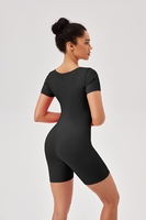 Combinaison de Yoga sensation nue pour femmes col carré coupe ajustée respirant séchage rapide Fitness combinaison à manches courtes