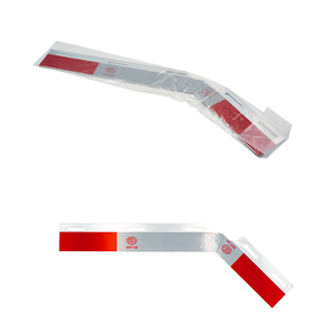 Reflector de Guardabarros Angulado de 24"x3" para Camión y Remolque, Aluminio Rojo/Blanco con Cinta Reflectante - Product Image 5