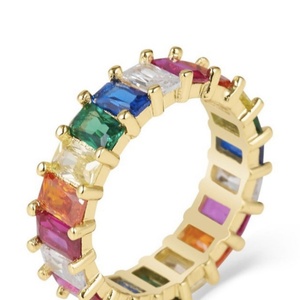 Elegante Anillo de Acero Inoxidable con Circonita Cúbica Rosa en Forma de Baguette, Anillo Chapado en Oro de 18K - Product Image 2