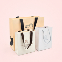 Sacs en papier kraft blanc avec poignée, logo personnalisé, luxe exquis, pour cosmétiques, cadeaux, emballage, réutilisables avec accessoires en ruban