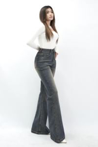 Pantalones acampanados de cintura alta azul 8830, abalorio Retro y comodidad moderna para un aspecto destacado todos los días, pantalones vaqueros de estilo elegante para el invierno - Product Image 4