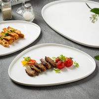 Assiette de service en céramique triangulaire pour pâtes, steak, sushi, fruits, desserts, salades, plateau de service, assiette à dîner, vaisselle de fête, restaurant