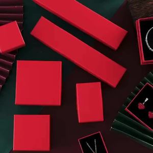 Boîte cadeau en carton rouge pour bijoux, boîte à collier avec tiroir coulissant en papier et mousse noire pour l'emballage de bijoux - Product Image 3