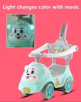 Voiture à pédales mini pour bébé à prix abordable, avec klaxon, volant, musique, jouet en plastique pour enfants de 1 à 4 ans avec barre de poussée