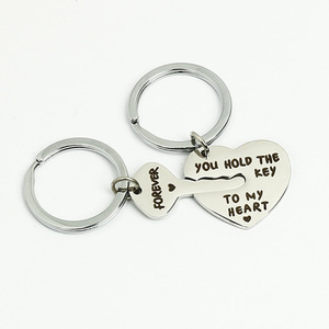 Love Lock avec des chaînes que vous tenez à My & Forever Couple Love <span class=keywords><strong>Key</strong></span> Locks Lover Gifts Heart Keychain - Product Image 1