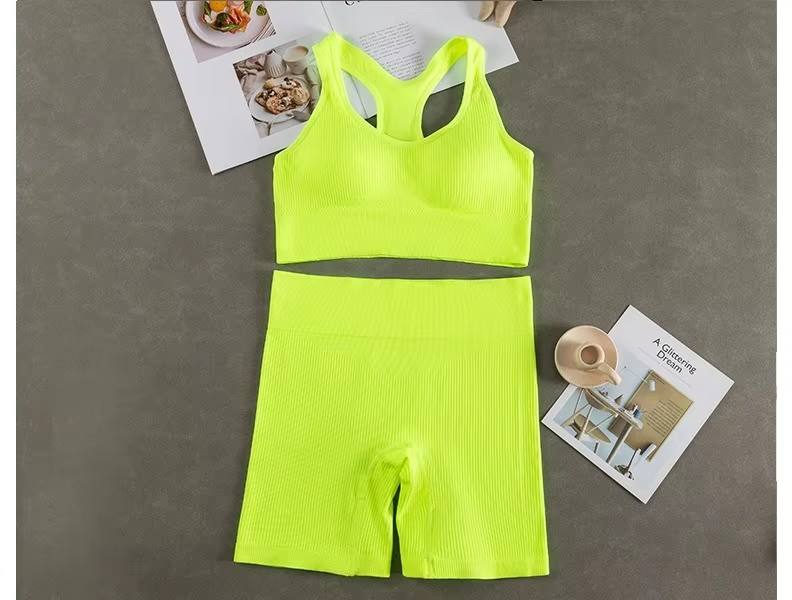 สีเหลือง