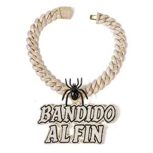 Collana 'Bandido Al Fin' Dorata con Catena in Zirconia, Ciondolo a Forma di Ragno Nero e Design Hip-Hop di Tendenza - Product Image 1