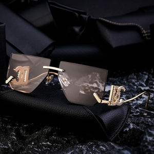 KAJILA-<span class=keywords><strong>Gafas</strong></span> <span class=keywords><strong>de</strong></span> <span class=keywords><strong>sol</strong></span> irregulares sin montura para mujer, <span class=keywords><strong>gafas</strong></span> <span class=keywords><strong>de</strong></span> <span class=keywords><strong>sol</strong></span> <span class=keywords><strong>de</strong></span> moda con logotipo personalizado, con diamantes <span class=keywords><strong>de</strong></span> imitación, UV400 - Product Image 1