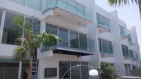 Barandilla de Vidrio con Canal en U de Aluminio Plateado Anodizado de Montaje Superior Moderno para Balcón, Escalera, Terraza y Exterior, con Balaustrada y Pasamanos