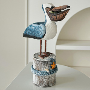 Ornement artisanal en bois Pelican, décoration de maison méditerranéenne, oiseau bleu, design sur souche d'arbre - Product Image 3