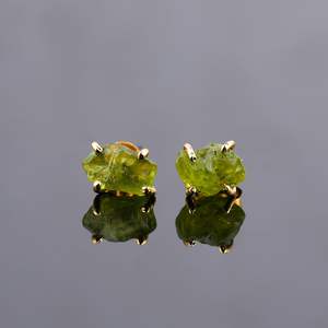 Pendientes de Cristal de Peridoto Natural, Piedra en Bruto de Forma Irregular, Engaste de Garra, Verde, Unisex, Uso Diario, Piedra de Nacimiento de Septiembre - Product Image 4