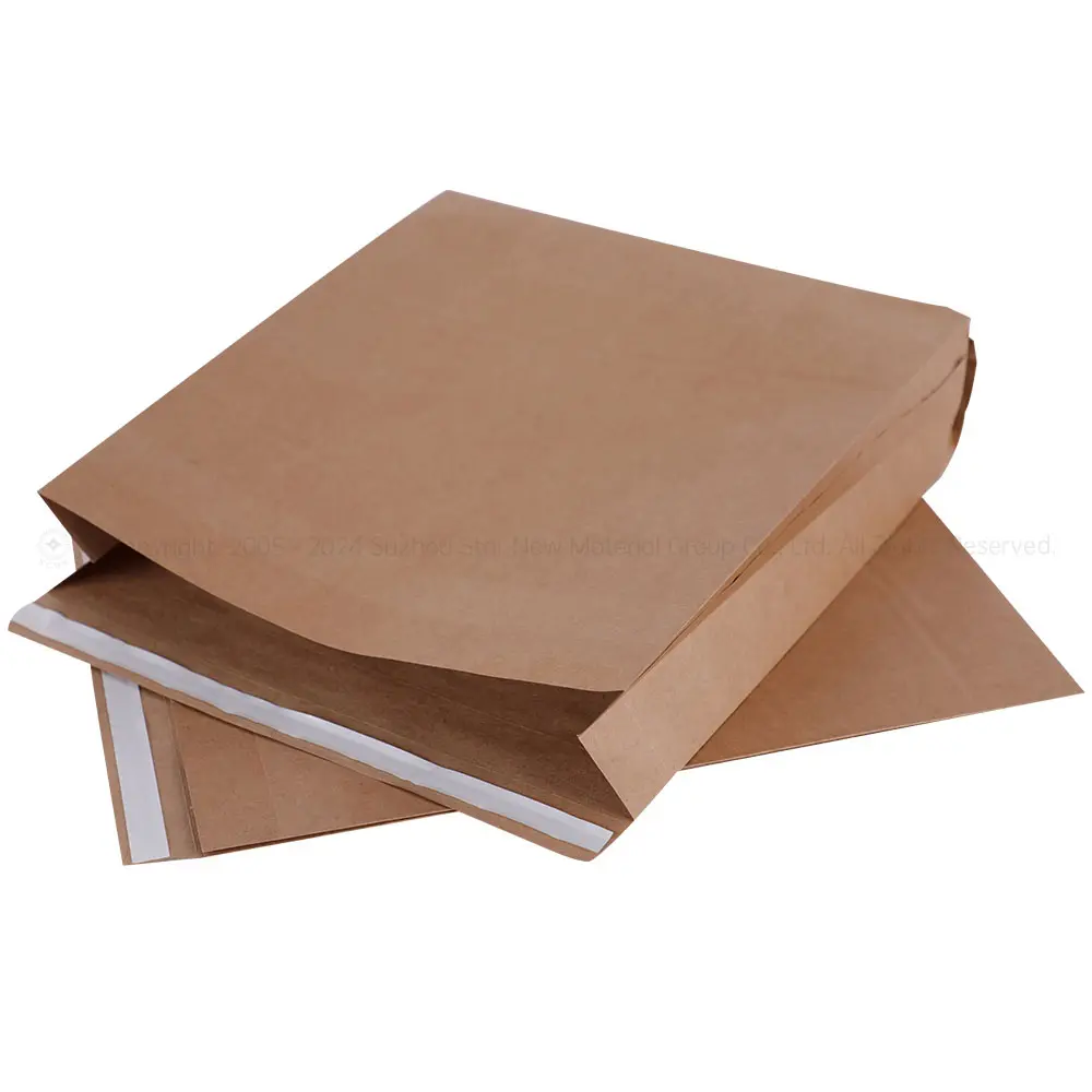 Emballage de vêtement cadeau auto-scellé avec impression de logo personnalisé recyclé enveloppe postale en papier kraft extensible avec gousset