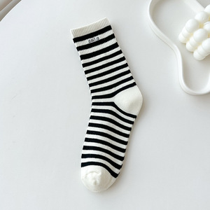 Chaussettes rayées noires <span class=keywords><strong>et</strong></span> blanches en coton, chaussettes longues à la mode <span class=keywords><strong>japonaise</strong></span>, douces <span class=keywords><strong>et</strong></span> confortables - Product Image 5