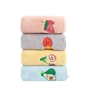 Toallas de Casa para Adultos de Vellón Coral Suave al por Mayor, Gruesas, con Patrón de Frutas Bordado, Juego de Dos Toallas para la Cara, Técnica de Tejido - Product Image 1