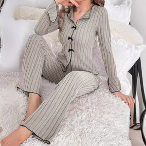 Ensemble de pyjama deux pièces décontracté et confortable pour femmes, vêtements d'intérieur tendance et chauds pour l'été, pouvant être portés à l'extérieur - Product Image 1