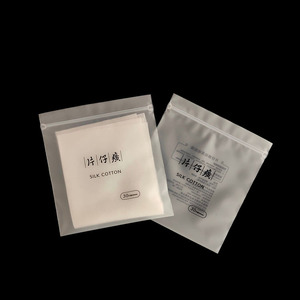 Túi Nhựa PE Trong Suốt Mờ Có Thể Tái Chế Tùy Chỉnh Từ Nhà Máy Túi Tự Niêm Phong Bằng Cotton Mỹ Phẩm Dùng Một Lần Túi Đóng Gói Có Khóa Kéo - Product Image 4