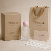 Flacon de parfum en verre transparent de luxe élégant 50 ml, design à rayures verticales, col noir, pulvérisateur à pompe, diffuseur à bâtonnets, crème pour le visage