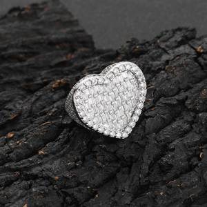 Anillo de Corazón Vertical con Zirconia Estilo Hipster Urbano, Anillo de Corazón Personalizado con Zirconia Estilo Hip Hop al por Mayor - Product Image 4