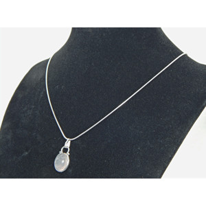 Cadena de serpiente lisa de plata esterlina. 925 con cuarzo blanco lechoso ovalado - Product Image 2