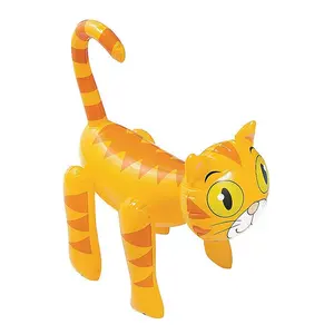 Brinquedo inflável pequeno do gato