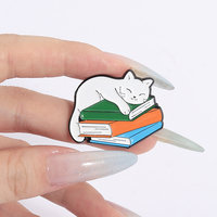 Chats mignons lisant des livres émail broche dessin animé chaton rat de bibliothèque broches revers sac à dos Badge bijoux accessoires cadeaux pour les amis
