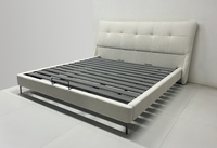 Cadre de lit rembourré Japandi avec tête de lit à cannelures pour mobilier de chambre King Size