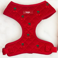 Harnais de luxe pour chien en velours rouge matelassé brodé cerises - Durable, confortable, boucle à dégagement rapide, logo personnalisé