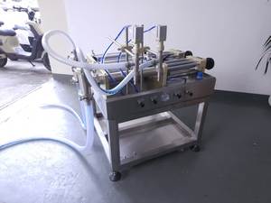 Macchina per il riempimento dell'olio lubrificante a 2 teste da <span class=keywords><strong>tavolo</strong></span> Semi automatica - Product Image 6