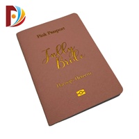 Libreta Cosida con Forma de Pasaporte en Cuero PU Rosa con Textura Cruzada Personalizada, Estampado en Lámina Dorada, Recuerdo de Boda para Novia