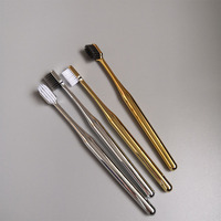 Brosse à dents manuelle argentée de luxe poils souples meilleur cadeau Design électrolytique élégant parfait pour la maison, l'hospitalité ou les voyages