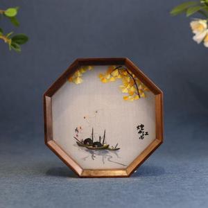 Ornement de table en bois brodé avec un motif de <span class=keywords><strong>pie</strong></span> porte-bonheur - Décoration de bureau exquise faite à la main - Product Image 2