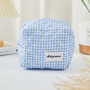 Sac de maquillage de <span class=keywords><strong>voyage</strong></span> léger pour femmes en coton matelassé à carreaux bleus, petite trousse de maquillage florale mignonne, marque privée - Product Image 4