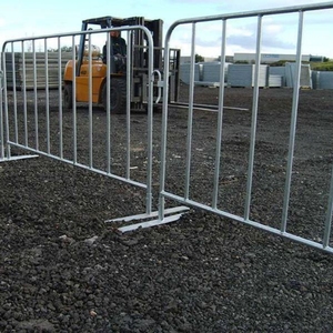 Taşınabilir Hareketli Metal Kalabalık Kontrol Bariyerleri Sıcak Daldırma Galvanizli ISO9001 Sertifikalı Modern Endüstriyel Stil Özel Renk Seçenekleri - Product Image 2