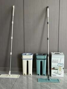 Ensemble serpillière et seau mains libres pour <span class=keywords><strong>tablette</strong></span>, avec système de torsion, manche plat <span class=keywords><strong>en</strong></span> acier inoxydable et serpillière allongée pour sols <span class=keywords><strong>en</strong></span> <span class=keywords><strong>bois</strong></span> - Product Image 2