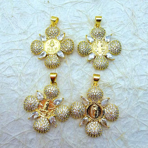CH-LHP2569 Charmes Vierge Marie en plaqué or avec zircone cubique, Pendentif Vierge Marie religieux en plaqué or avec zircone cubique, Charmes religieux Jésus en zircone cubique, Vente en gros - Product Image 2