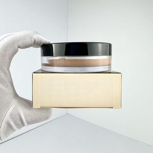 L'usine produit une crème de contour très vendue qui offre une tenue longue durée et s'adapte parfaitement au teint. - Product Image 1